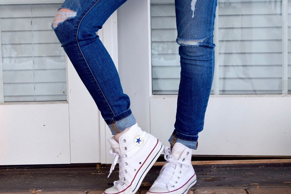 woman wearing jeans and sneakers