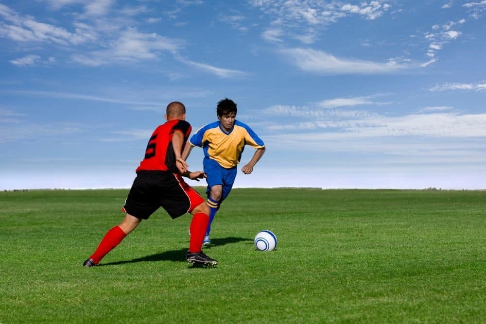 The player in yellow is preparing to overtake the opponent