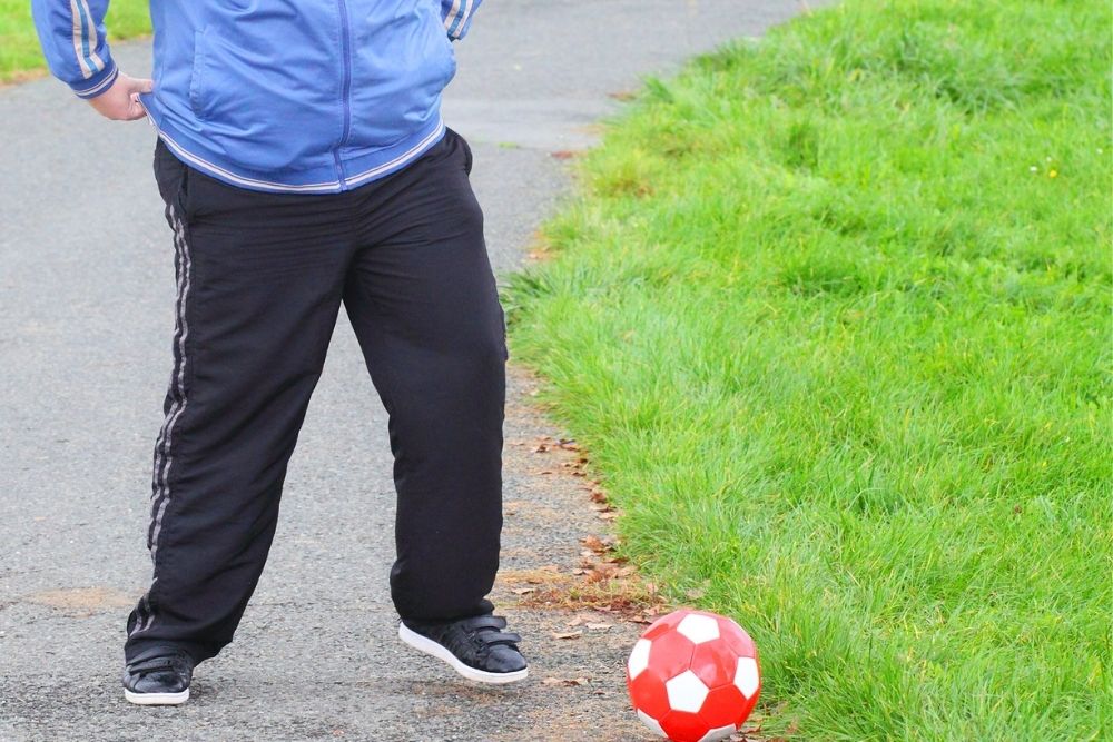 Fat man play soccer