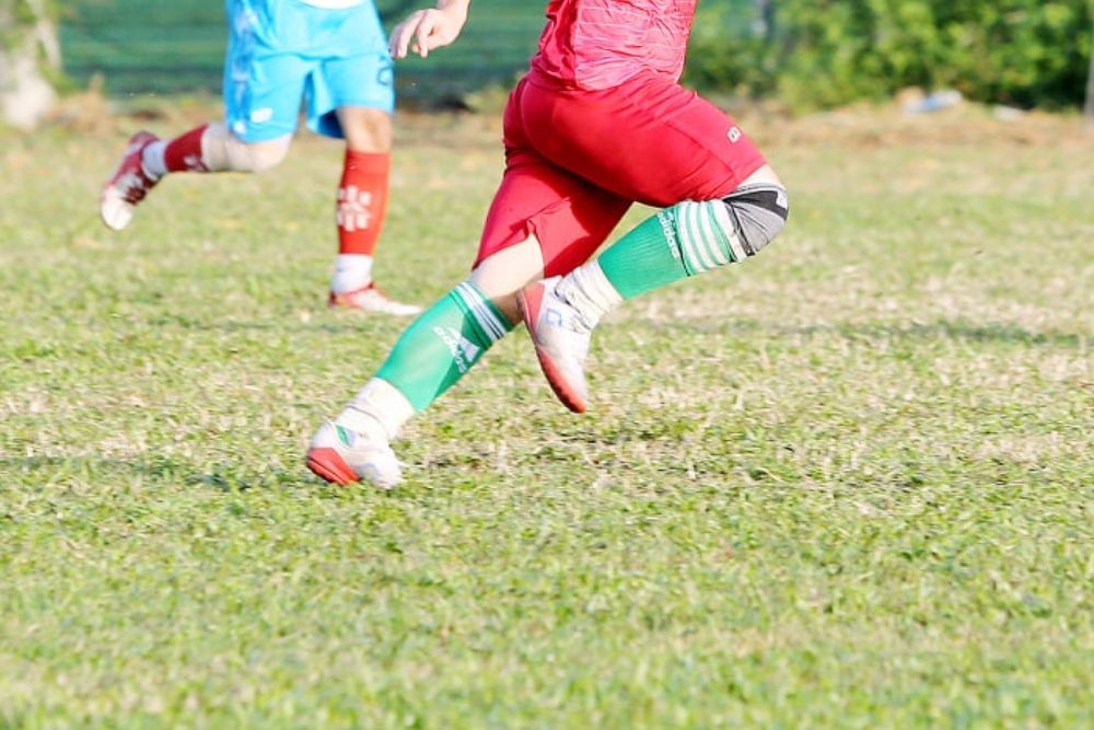 Soccer player run on the feild